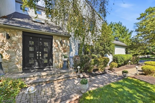 2 Sweet Briar Ct, Montgomery Twp., NJ 08502