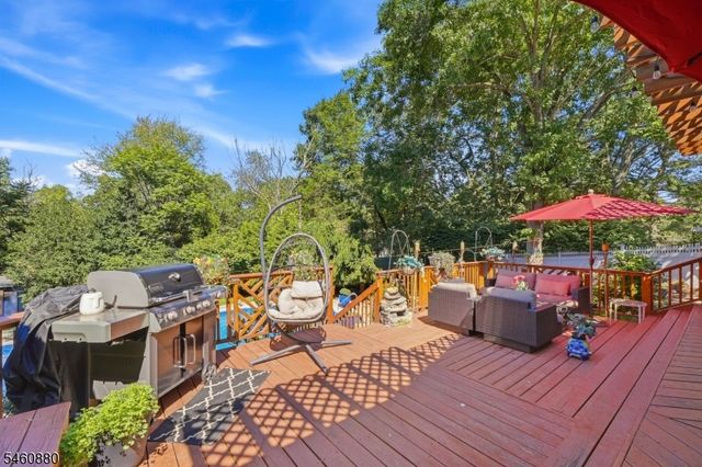 2 Sweet Briar Ct, Montgomery Twp., NJ 08502