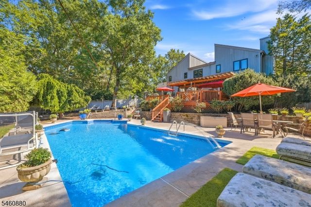 2 Sweet Briar Ct, Montgomery Twp., NJ 08502