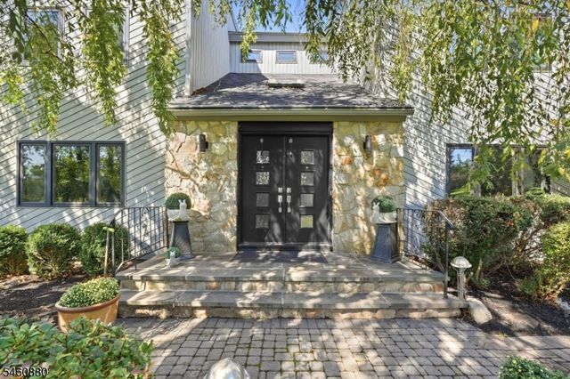 2 Sweet Briar Ct, Montgomery Twp., NJ 08502