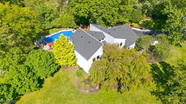 2 Sweet Briar Ct, Montgomery Twp., NJ 08502