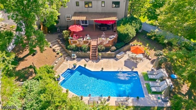 2 Sweet Briar Ct, Montgomery Twp., NJ 08502