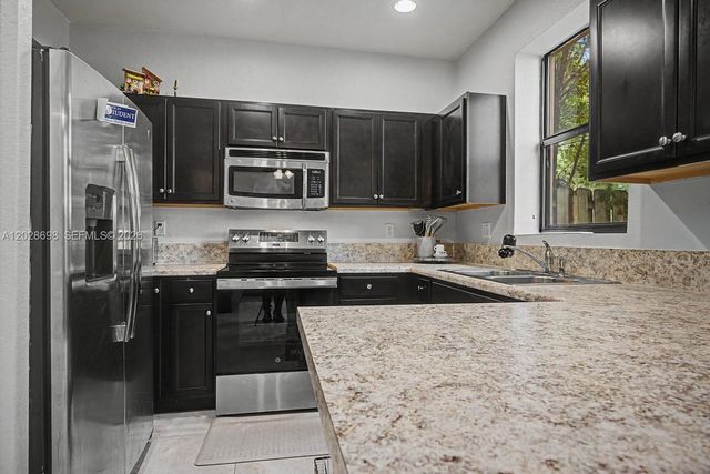 215 SE 37th Place, Homestead, FL 33033