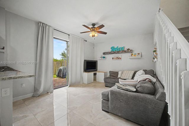 215 SE 37th Place, Homestead, FL 33033