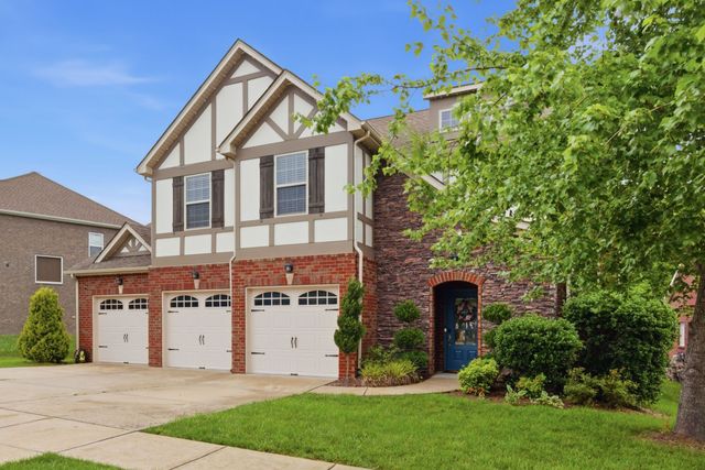 2214 Chaucer Park Ln, Thompsons Station, TN 37179