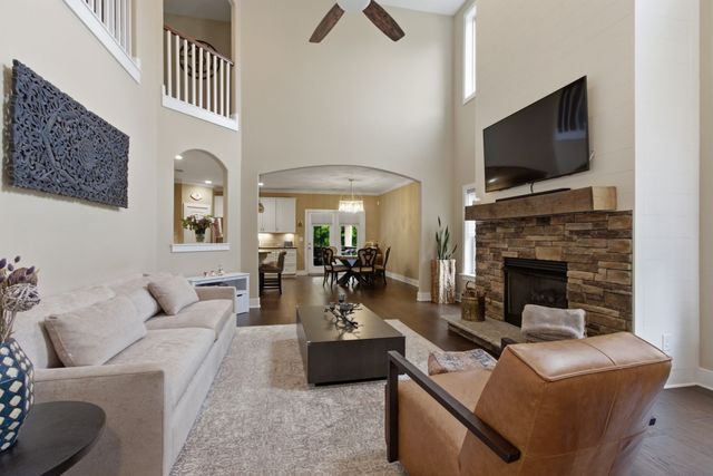 2214 Chaucer Park Ln, Thompsons Station, TN 37179
