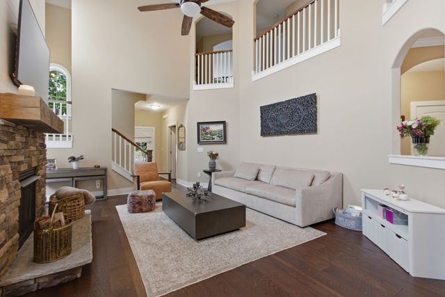 2214 Chaucer Park Ln, Thompsons Station, TN 37179