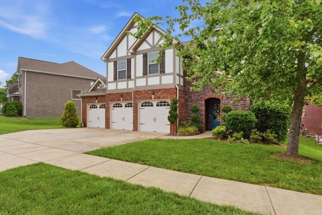 2214 Chaucer Park Ln, Thompsons Station, TN 37179