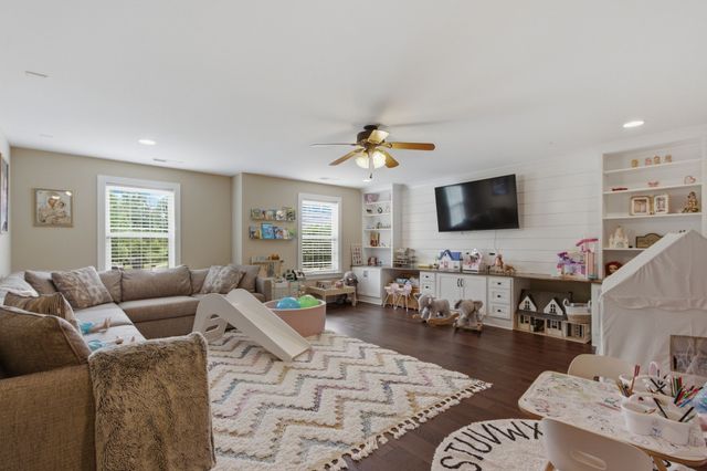 2214 Chaucer Park Ln, Thompsons Station, TN 37179