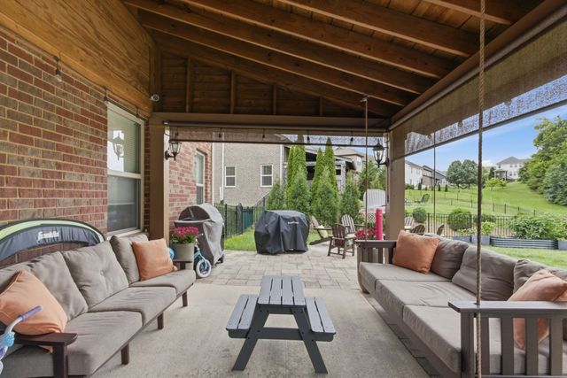 2214 Chaucer Park Ln, Thompsons Station, TN 37179