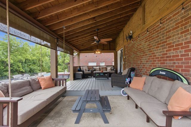 2214 Chaucer Park Ln, Thompsons Station, TN 37179