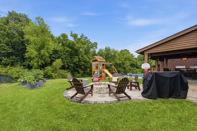 2214 Chaucer Park Ln, Thompsons Station, TN 37179