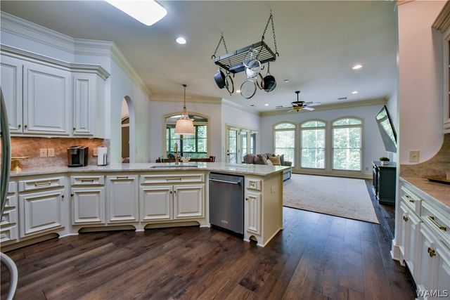 15589 Kevin, Northport, AL 35475