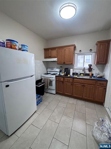 365 10th Avenue, Paterson, NJ 07514