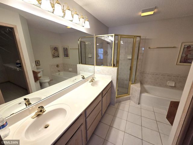 2613 Rosetown Court, Roseville, MN 55113