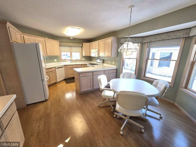 2613 Rosetown Court, Roseville, MN 55113