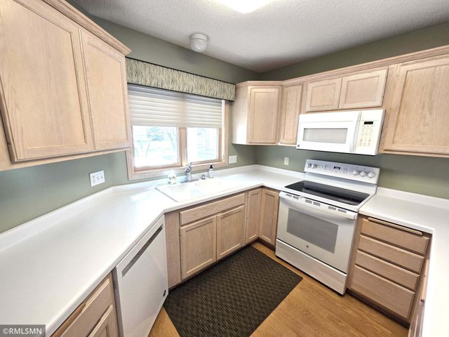 2613 Rosetown Court, Roseville, MN 55113