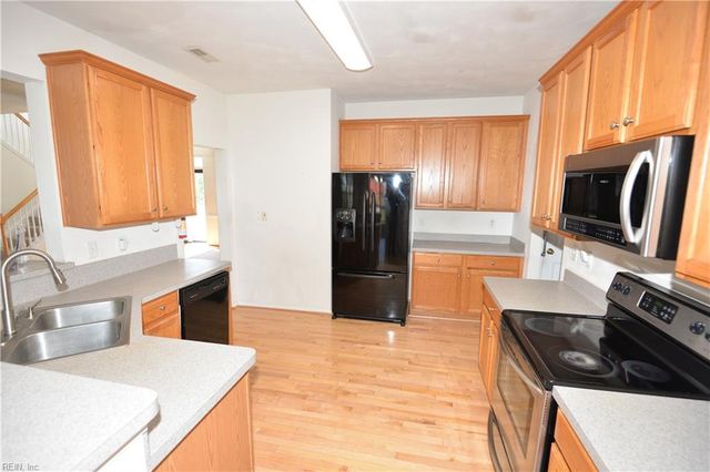 10455 Sylvia CIR, Windsor, VA 23487