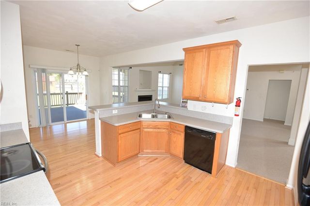 10455 Sylvia CIR, Windsor, VA 23487