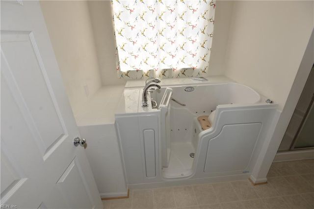 10455 Sylvia CIR, Windsor, VA 23487