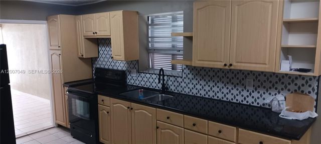 2272 SW 8th St 3, Miami, FL 33135