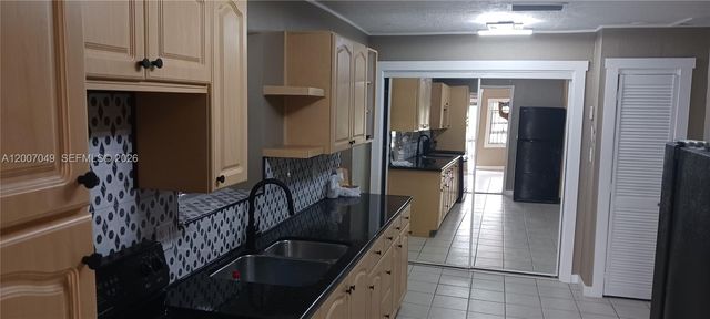 2272 SW 8th St 3, Miami, FL 33135