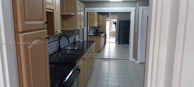 2272 SW 8th St 3, Miami, FL 33135