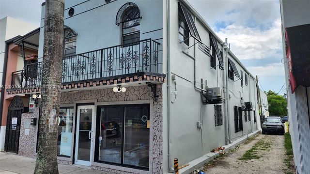 2272 SW 8th St 3, Miami, FL 33135