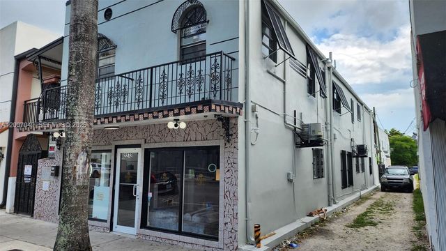 2272 SW 8th St 3, Miami, FL 33135