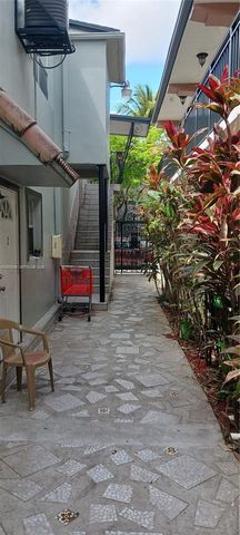 2272 SW 8th St 3, Miami, FL 33135