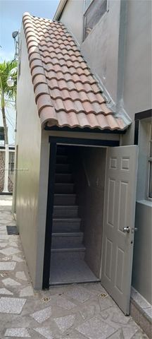 2272 SW 8th St 3, Miami, FL 33135