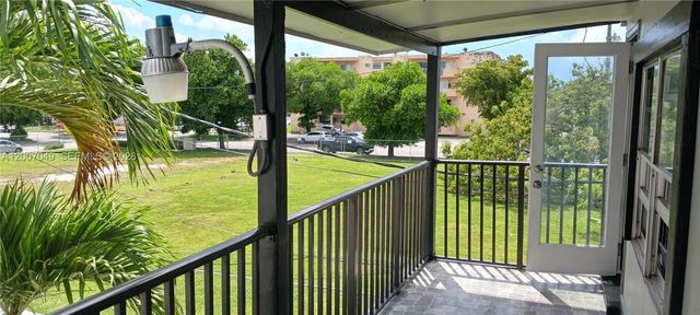 2272 SW 8th St 3, Miami, FL 33135