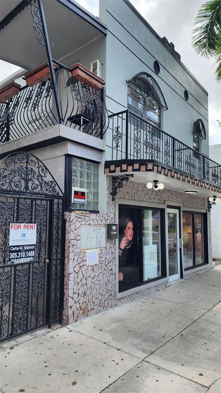 2272 SW 8th St 3, Miami, FL 33135