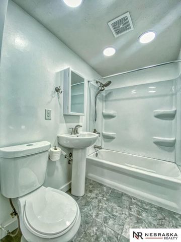 8036 Maywood Street, Ralston, NE 68127