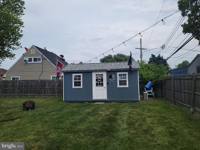 190 NORTHPARK DR, Levittown, PA 19054
