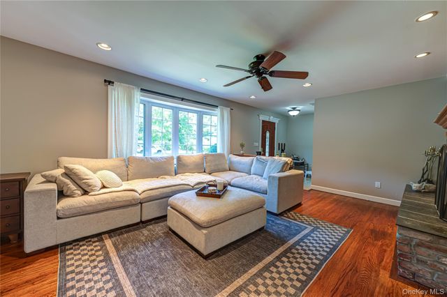 20 Bayside Avenue, Medford, NY 11763