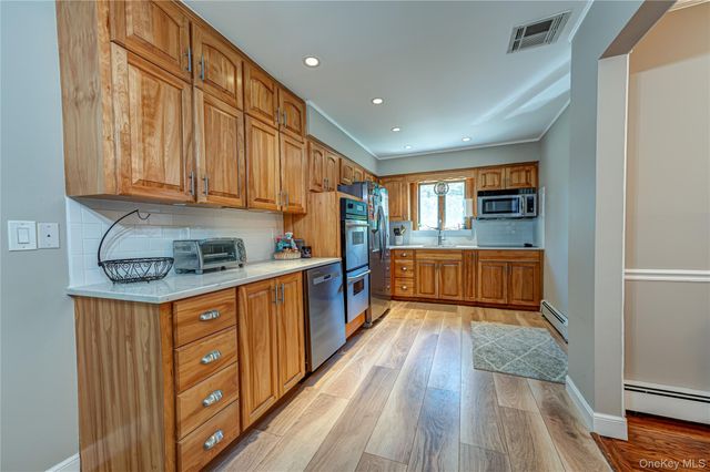 20 Bayside Avenue, Medford, NY 11763