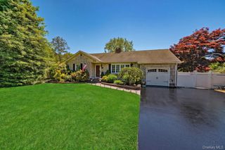 20 Bayside Avenue, Medford, NY 11763