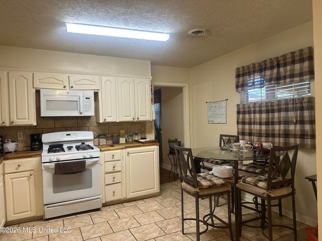 751 Neering Trail, Jackson, MS 39206