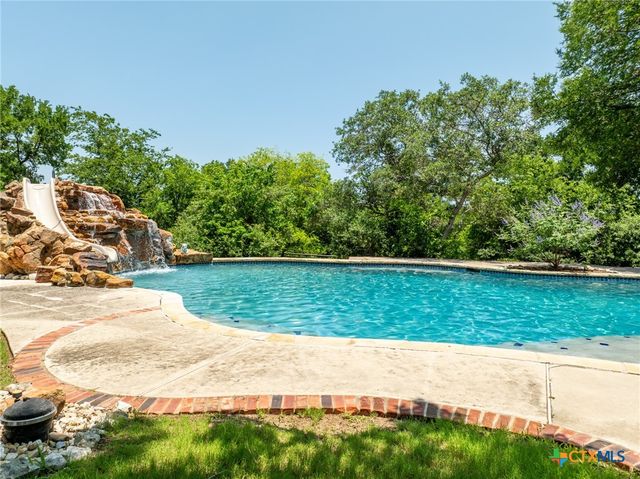 840 Winding Trail, Crawford, TX 76638