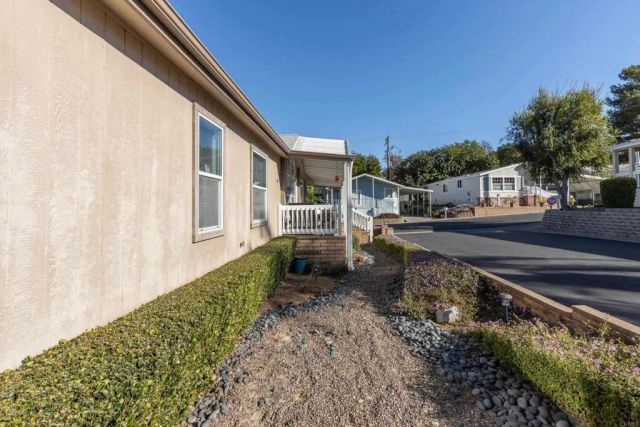 525 W El Norte Pkwy 116, Escondido, CA 92026