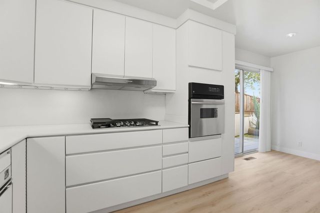 3300 El Sobrante Street, San Mateo, CA 94403