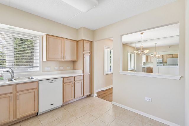 7450 N Lincoln Avenue 204, Skokie, IL 60076