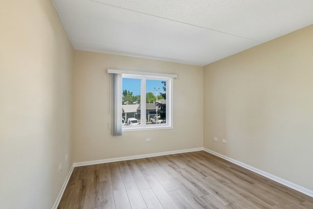7450 N Lincoln Avenue 204, Skokie, IL 60076