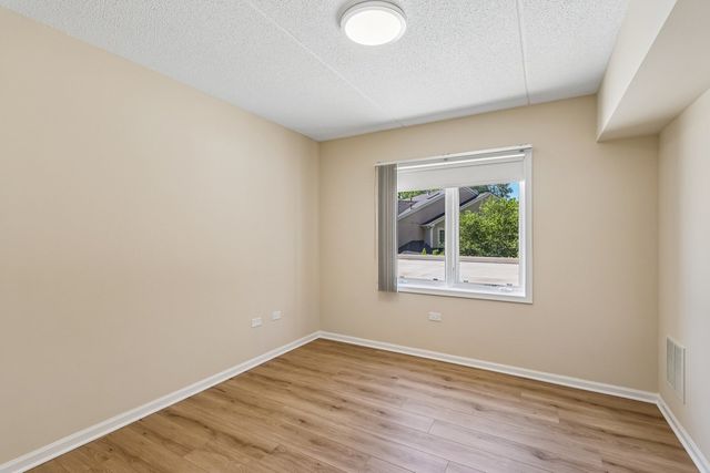 7450 N Lincoln Avenue 204, Skokie, IL 60076