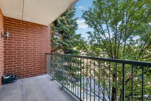 7450 N Lincoln Avenue 204, Skokie, IL 60076
