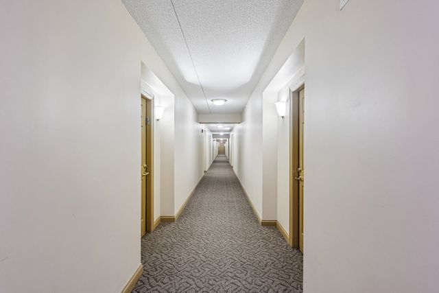7450 N Lincoln Avenue 204, Skokie, IL 60076