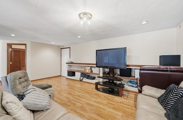 255 Cedar Brook Rd, Lynn, MA 01904