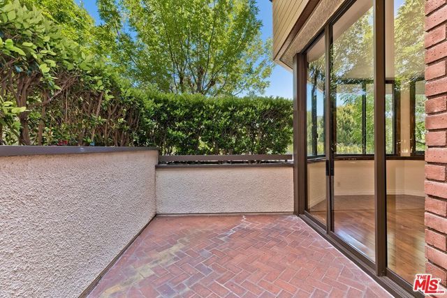 300 N Swall Drive 106, Beverly Hills, CA 90211