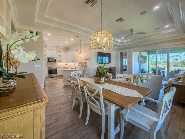 6399 NEGRIL ISLE DR, Naples, FL 34113